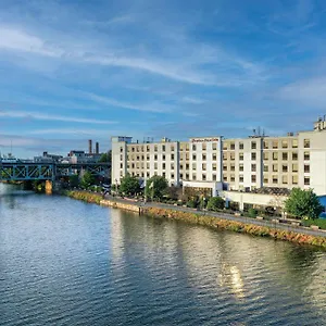 https://hampton-inn-suites-newark-harrison-riverwalk.us-newyorkcity.com
