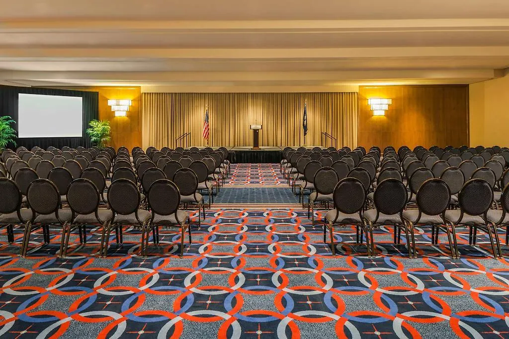 Sheraton Norfolk Waterside Hotel