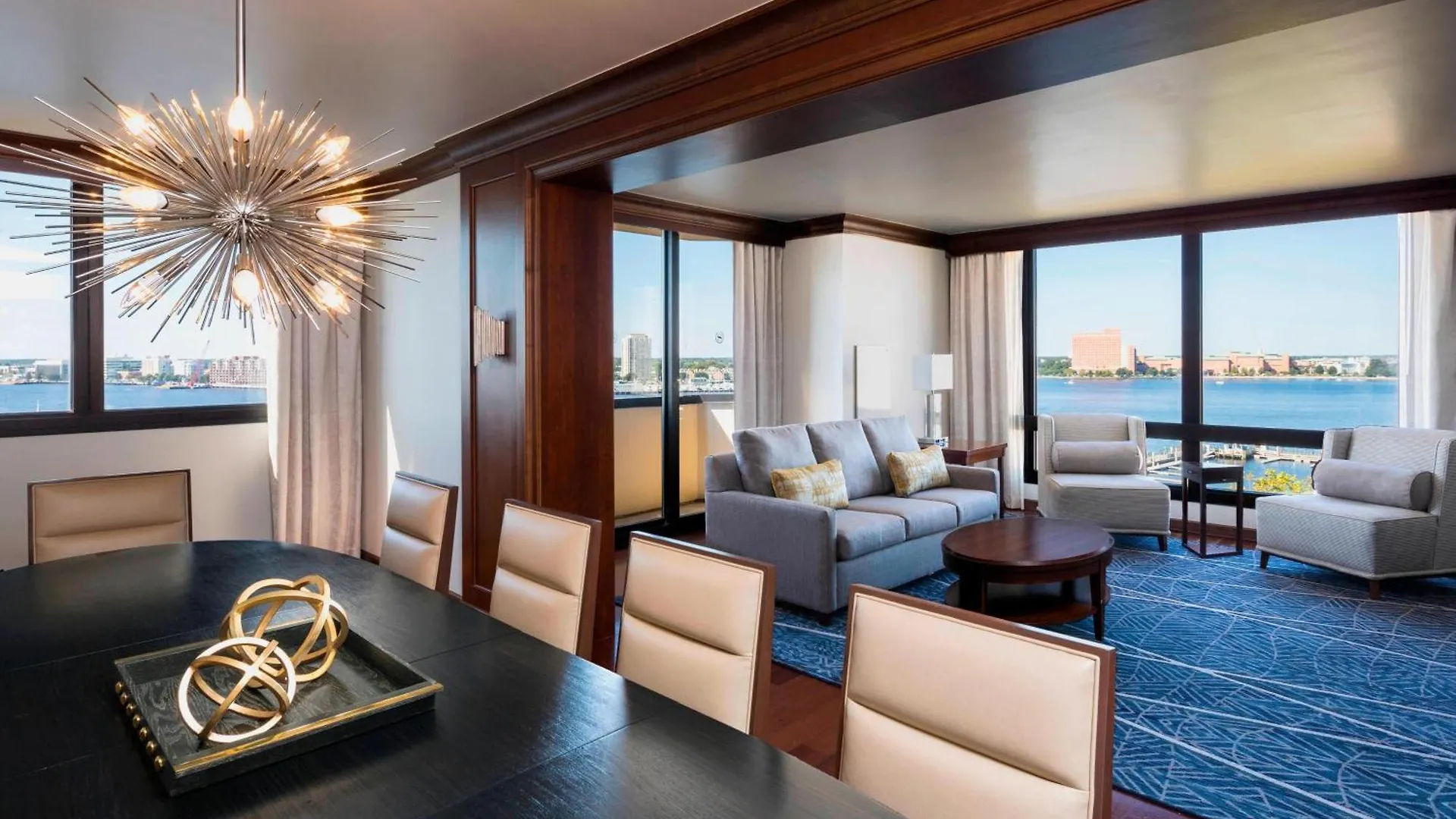 Sheraton Norfolk Waterside Hotel 4*,