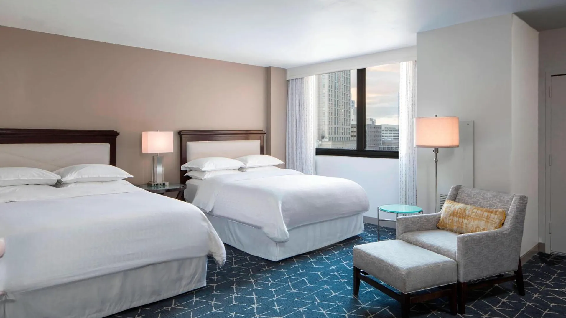 Sheraton Norfolk Waterside Hotel 4*,