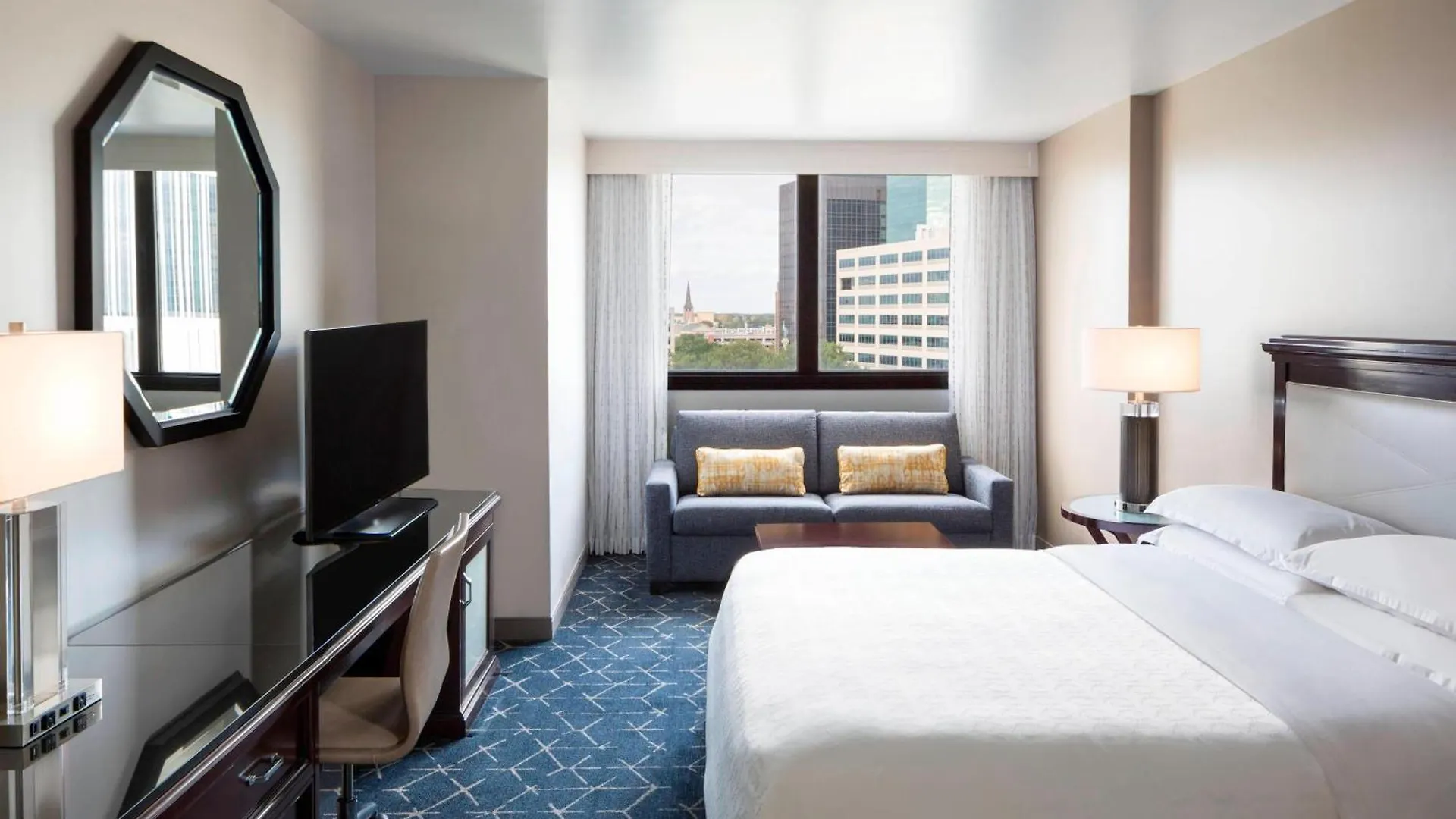 Sheraton Norfolk Waterside Hotel