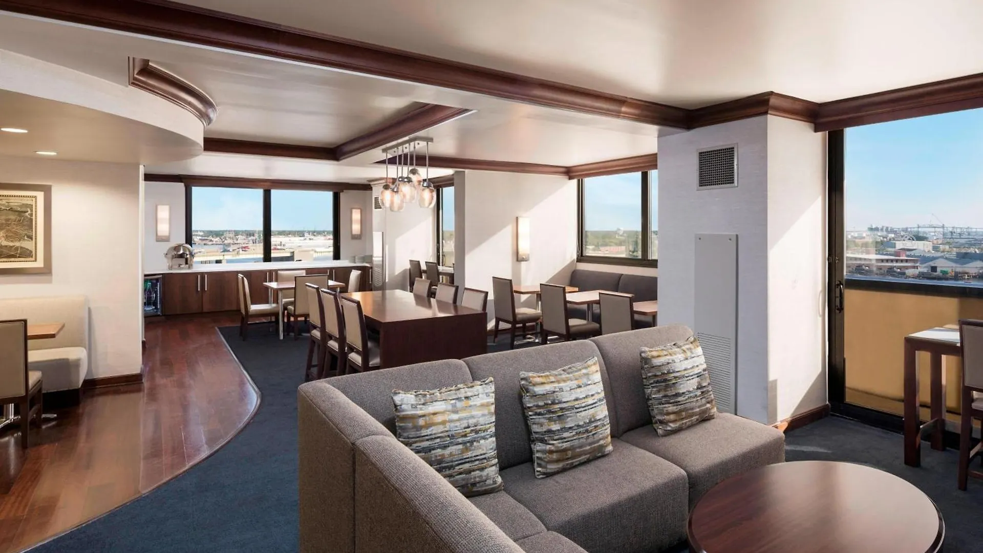 Sheraton Norfolk Waterside Hotel