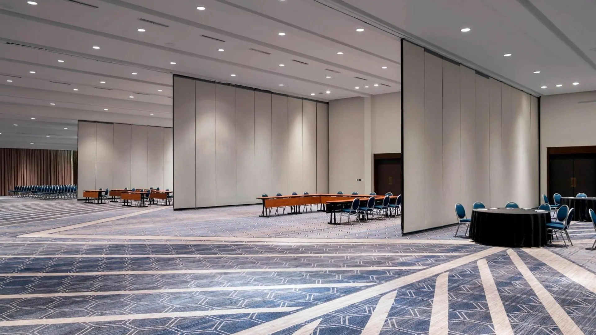 Sheraton Norfolk Waterside Hotel