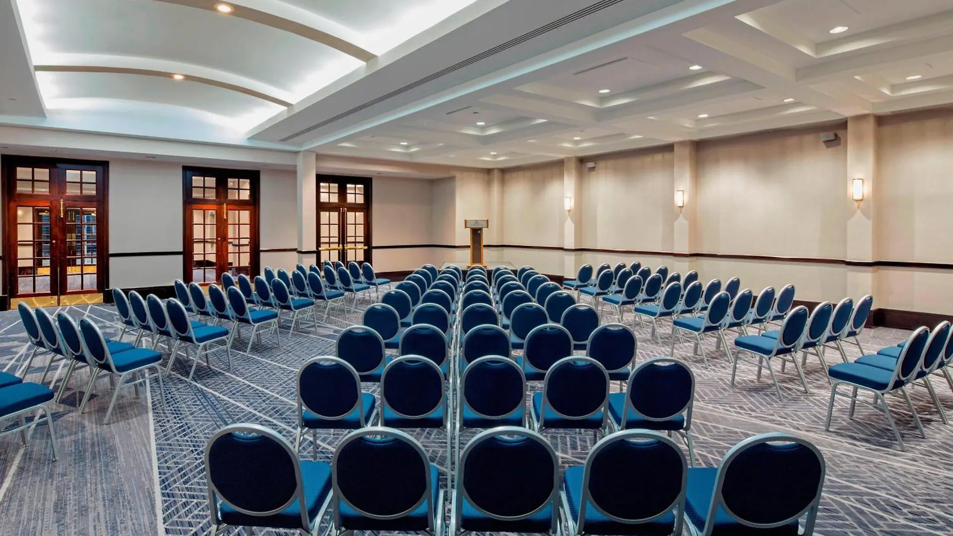 Sheraton Norfolk Waterside Hotel