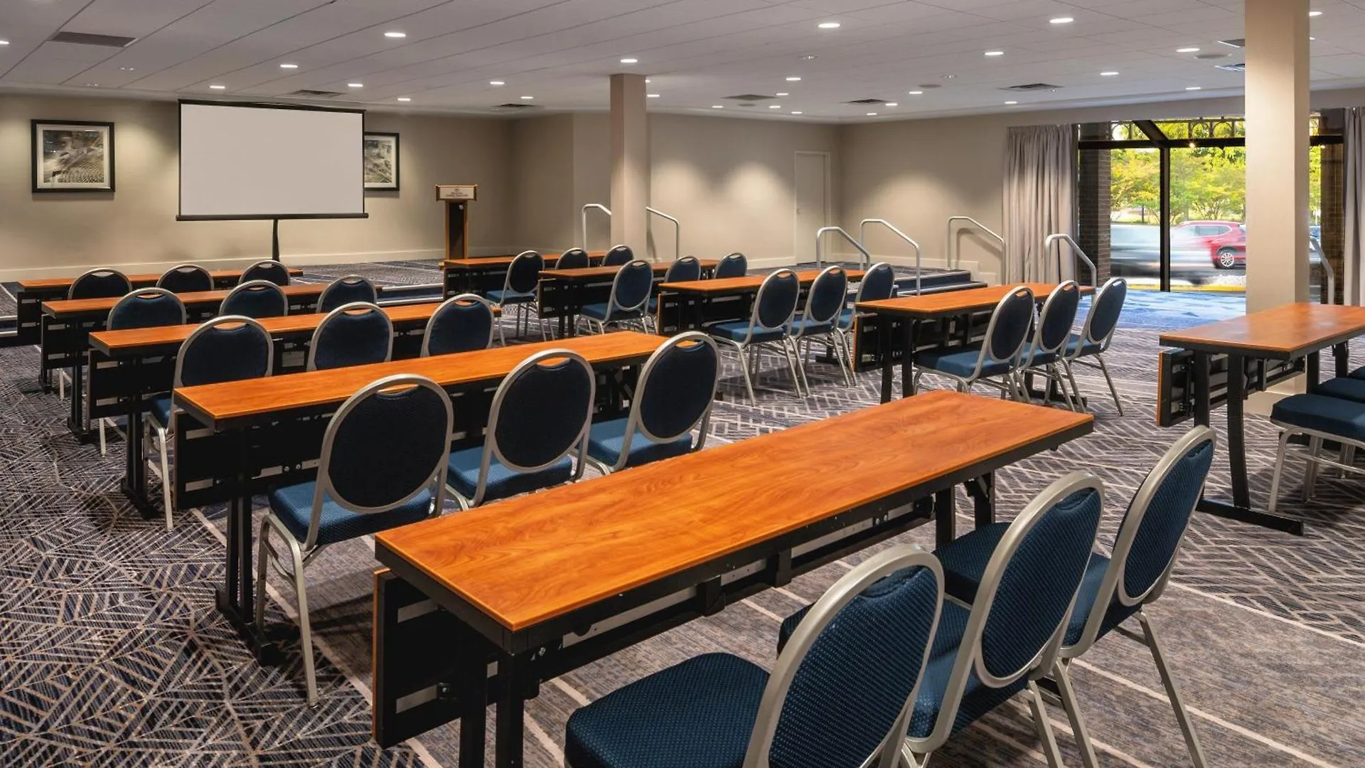 Sheraton Norfolk Waterside Hotel