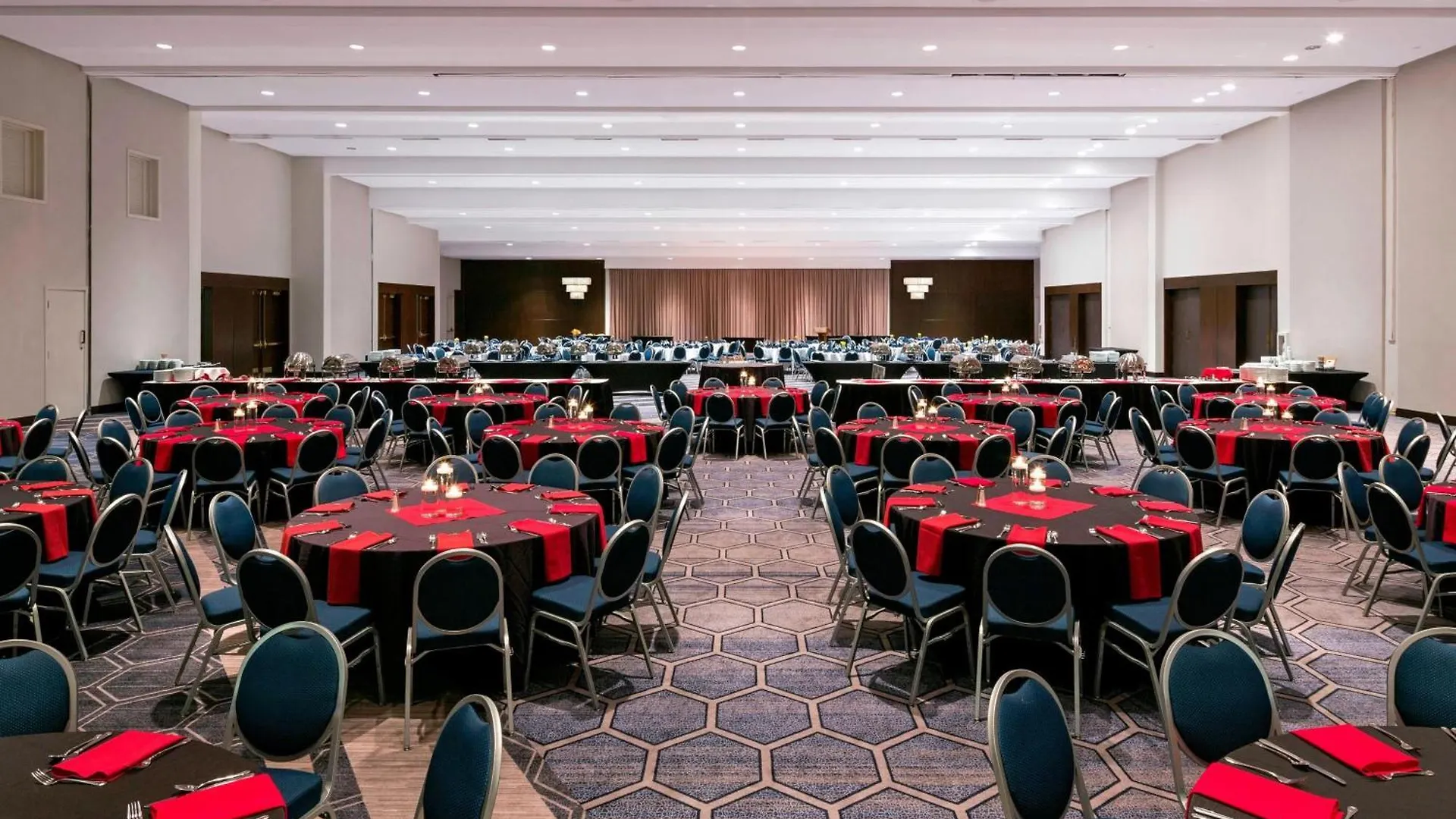 Sheraton Norfolk Waterside Hotel