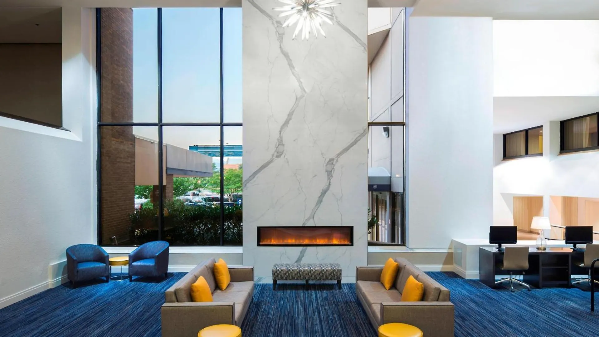 Sheraton Norfolk Waterside Hotel