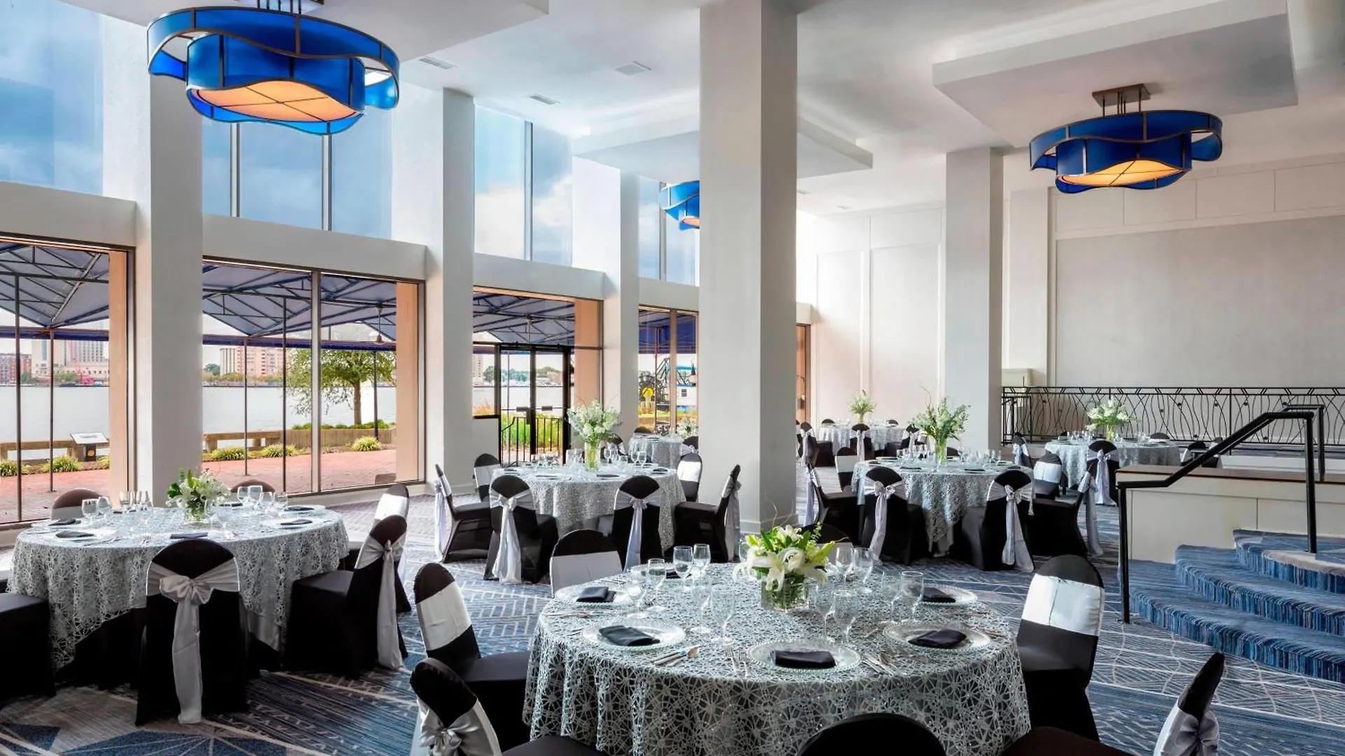 Sheraton Norfolk Waterside Hotel 4*,  United States