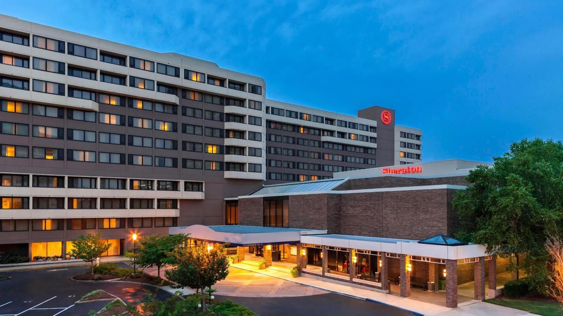 Sheraton Norfolk Waterside Hotel
