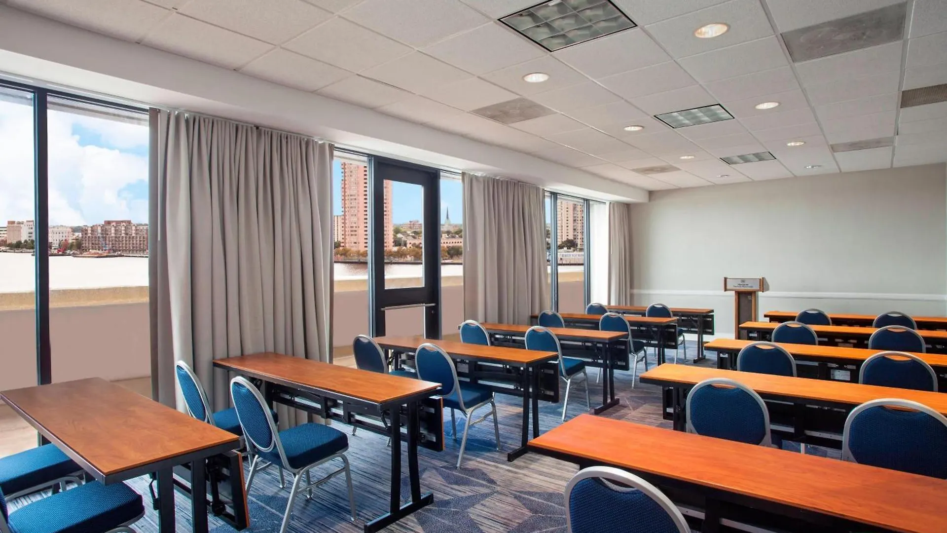 Sheraton Norfolk Waterside Hotel
