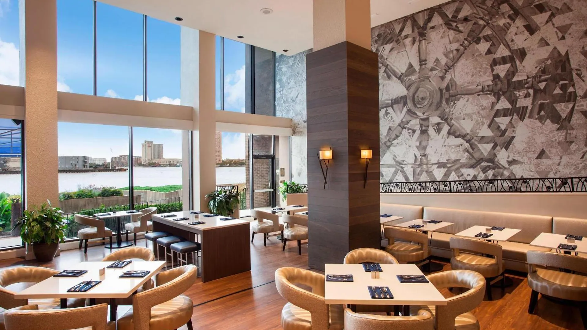 Sheraton Norfolk Waterside Hotel