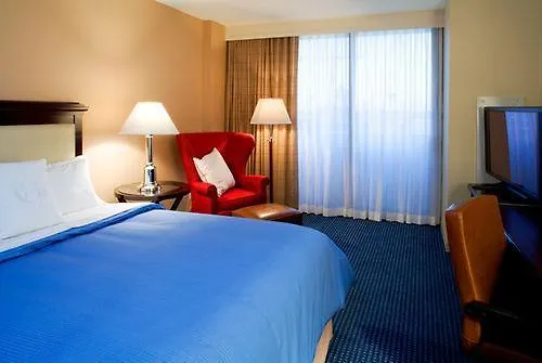 Sheraton Norfolk Waterside Hotel 4*,
