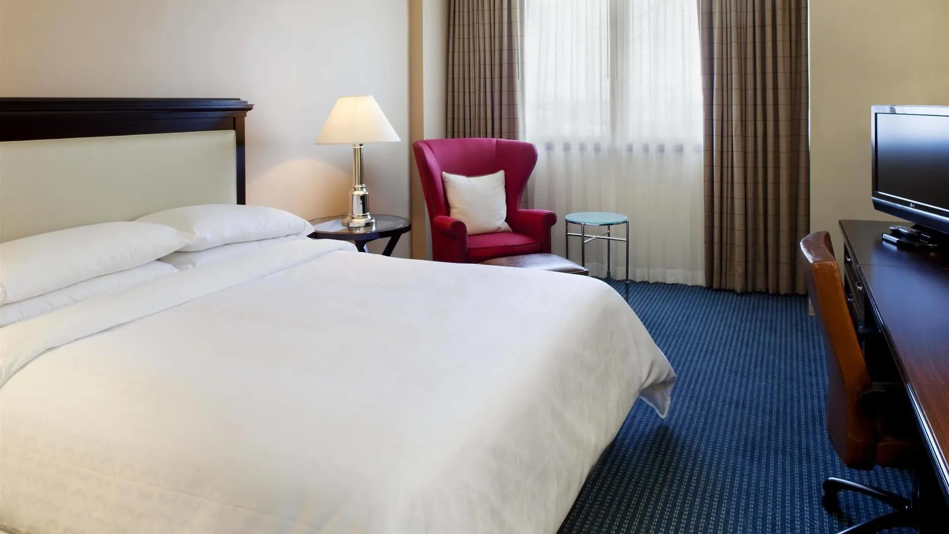 Sheraton Norfolk Waterside Hotel