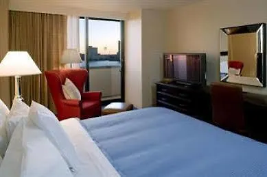 Sheraton Norfolk Waterside Hotel