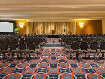 Sheraton Norfolk Waterside Hotel