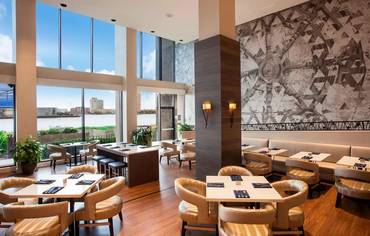 Sheraton Norfolk Waterside Hotel 4*,